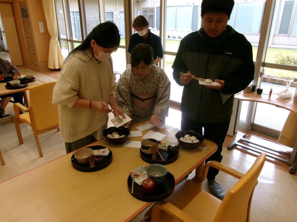 4月の茶道クラブを実施しました