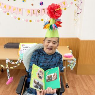 .
こんにちは、デイサービスセンター藤です。  8/19に７月と８月生まれの方の誕生日をお祝いしました。皆さんが好きなボウリング大会をして、誕生日プレゼントの贈呈、その後は、ちょっと特別な職員のお手製おやつを頂きました。終始盛り上がり、思い出に残る誕生日会でした。
.
.
.
#８月誕生日 #お楽しみおやつ #生活介護 #障がい者施設 #社会福祉法人 #たかしま会 #デイサービスセンター藤 #滋賀県 #高島市 #マキノ町